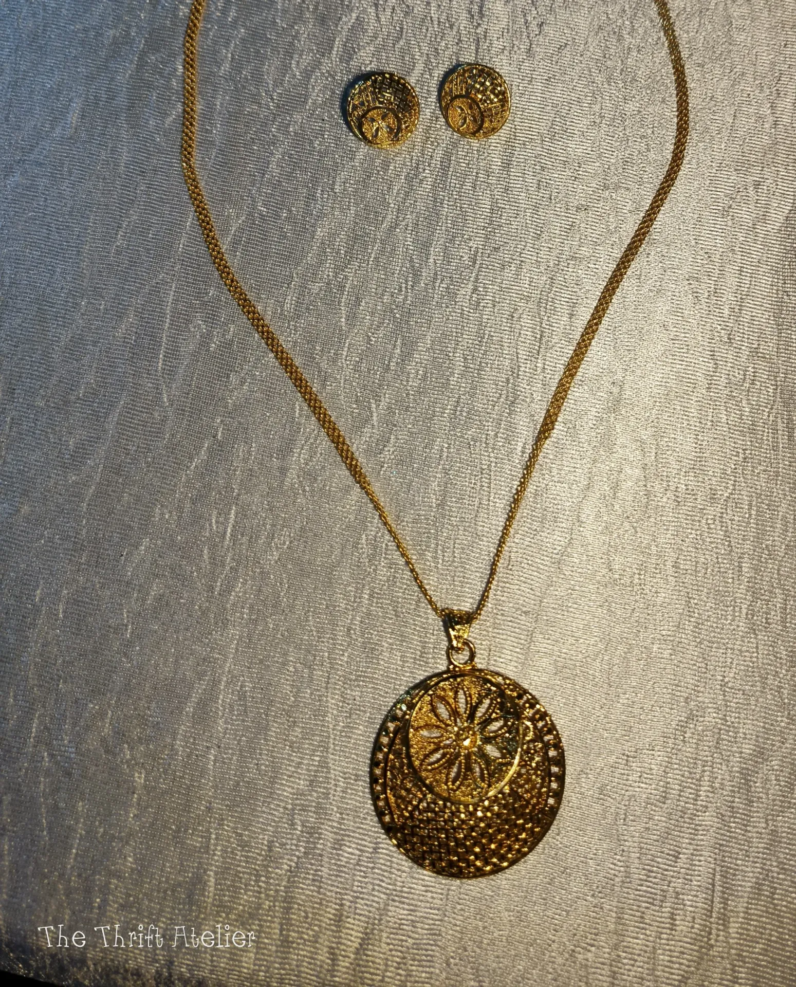 Filigree Pendant with Earrings